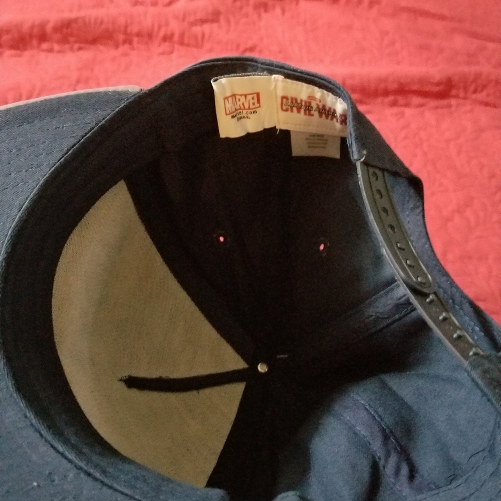 Captain America hat - Picture 2 of 3